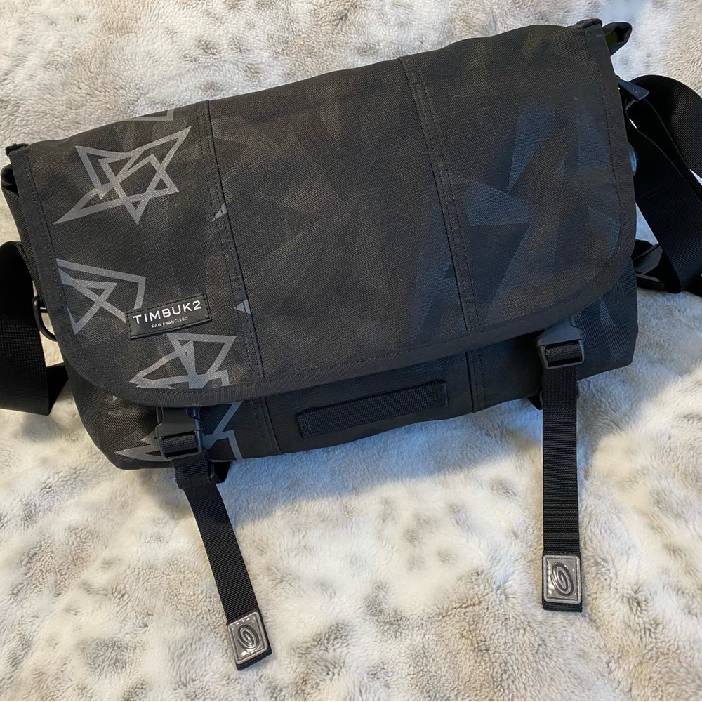 Timbuk2 Heritage Collection Classic Black Messenger Triangle Emboss S